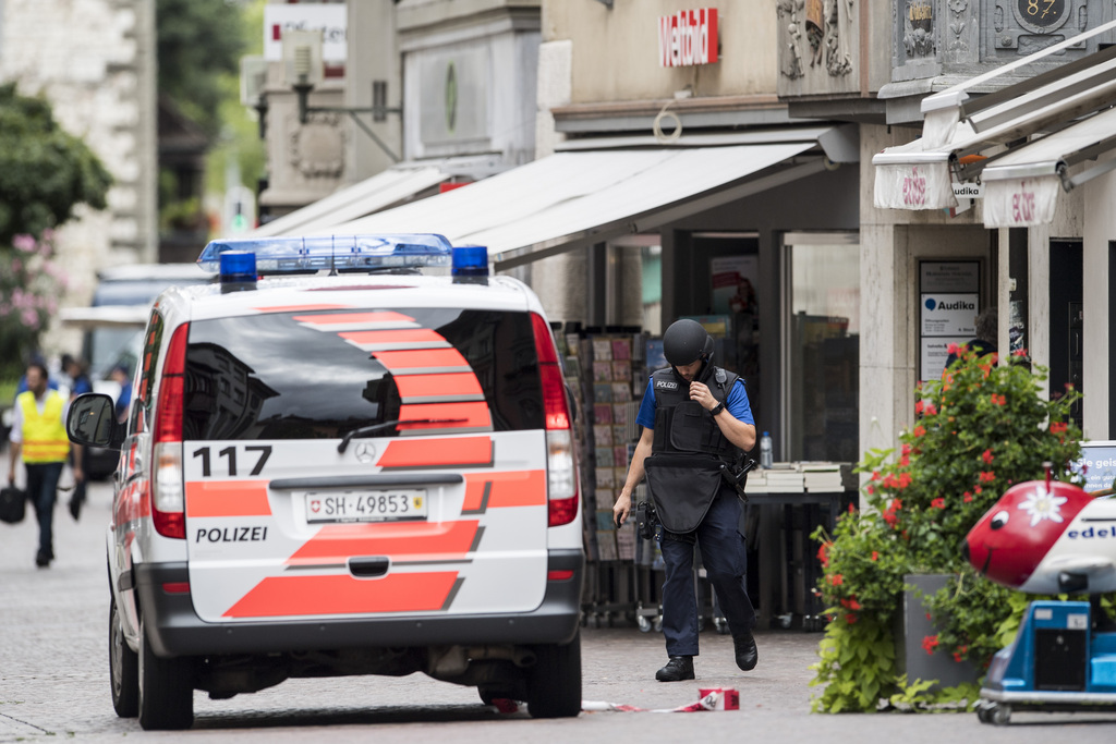 Le forcené a été arrêté après une chasse à l'homme qui a mobilisé plusieurs polices cantonales et la police allemande.