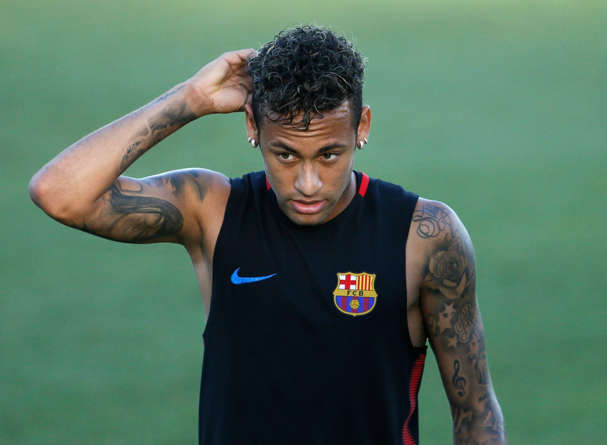 epa06113761 FC Barcelona's Brazilian forward Neymar during a team training session at Barry University in Miami, Florida, USA, 27 July 2017. FC Barcelona will play against Real Madrid in El Clasico Miami on 29 July.  EPA/JUANJO MARTIN USA SOCCER