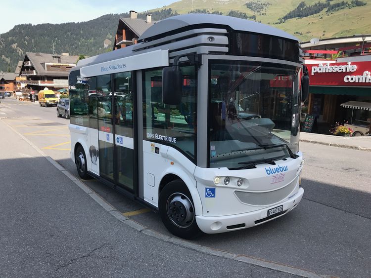 Le Bluebus 100% électrique a démarré ses premières navettes en test ce vendredi matin.