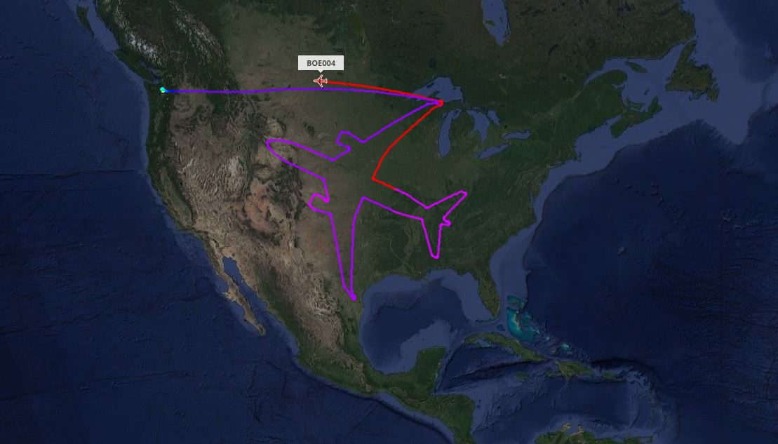 L'avion a dessiné un Boeing du même modèle dans le ciel.