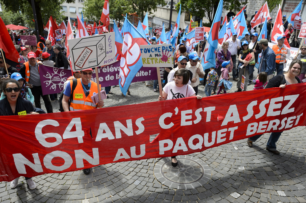 A Lausanne, le 30 mai 2015, des manifestants protestent contre la réforme de l'AVS "Prévoyance vieillesse 2020" ou "paquet Berset".