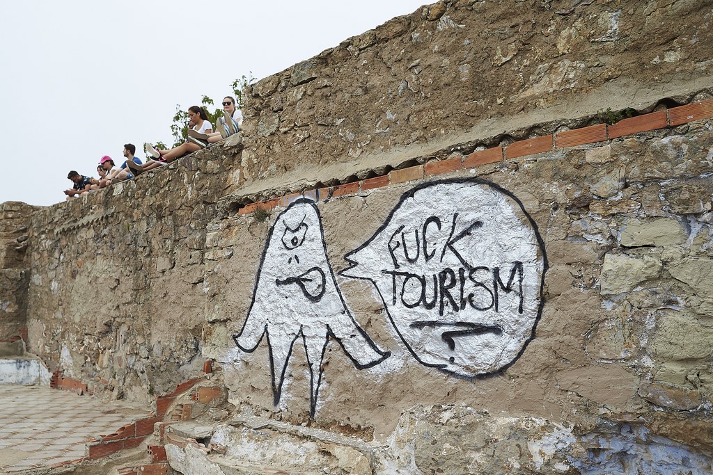 Les tensions entre touristes et habitants ne cessent de grandir.