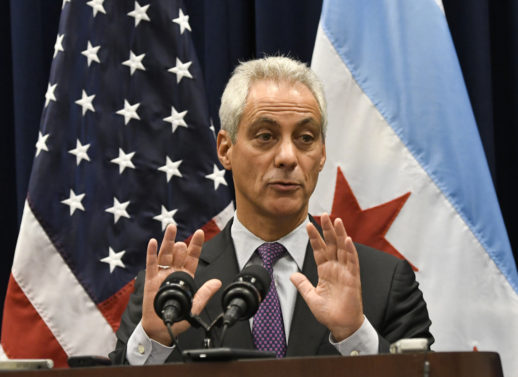 "Chicago est peut-être la première à intenter une action en justice mais je suis sûr que ce ne sera pas la dernière", avait déclaré dimanche son maire démocrate Rahm Emanuel. 