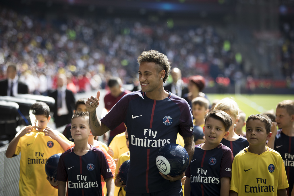 Neymar peut faire son entrée sur le terrain sous ses nouvelles couleurs.