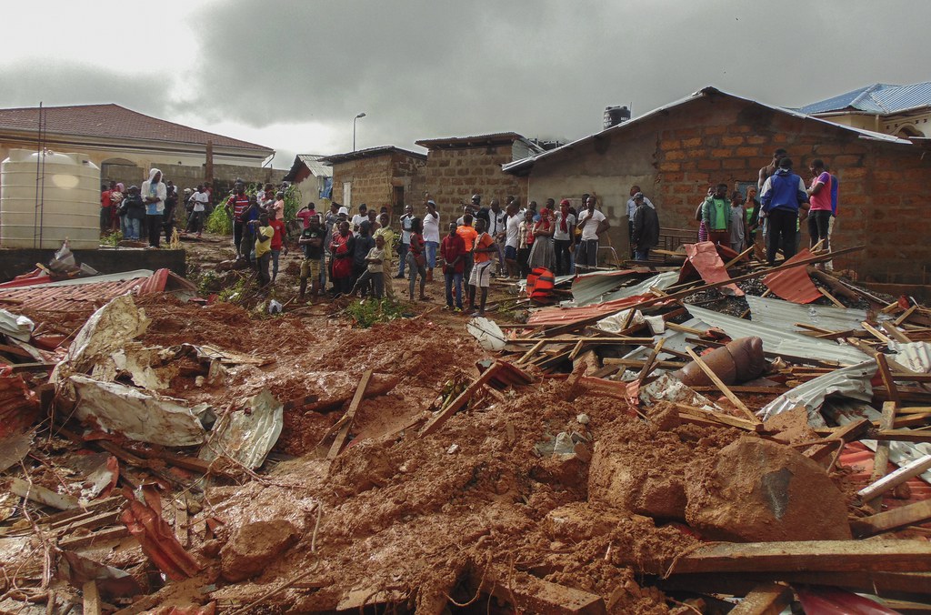 La capitale de la Sierra Leone, Freetown, a été ravagée par des coulées de boue et des inondations.
