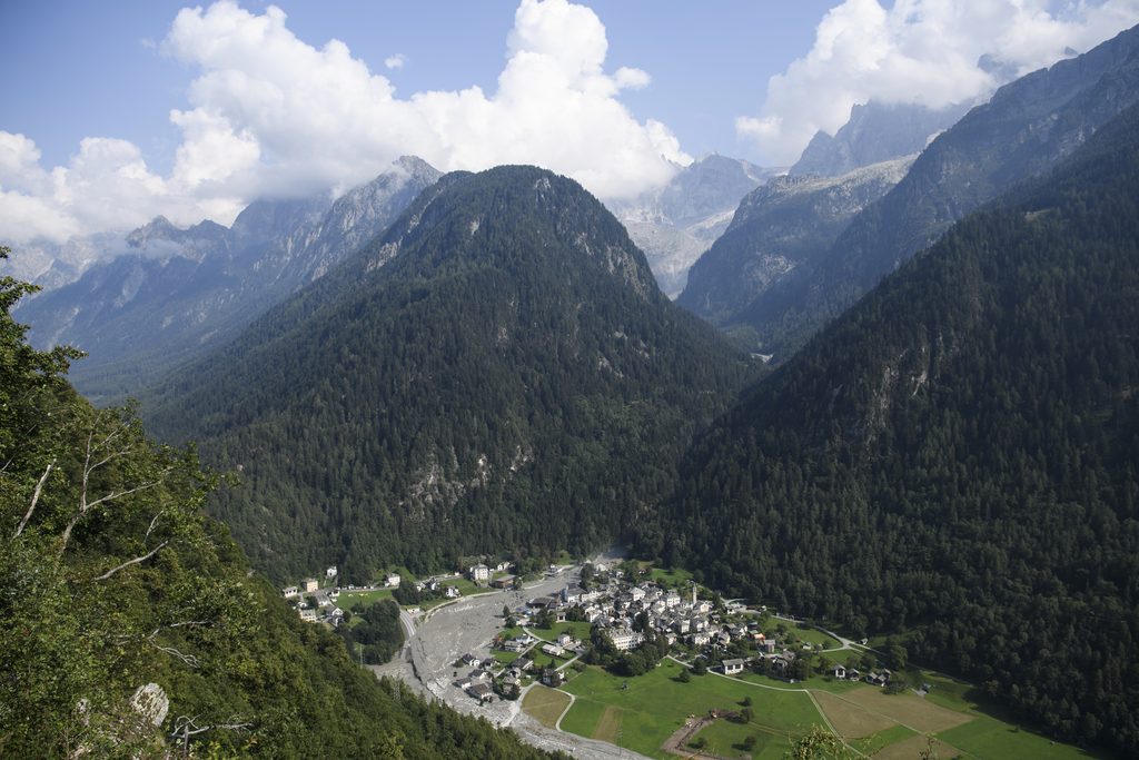 La police veut déterminer si les autorités ont suffisamment mis en garde les touristes et la population contre le danger de s'aventurer dans le Val Bondasca.