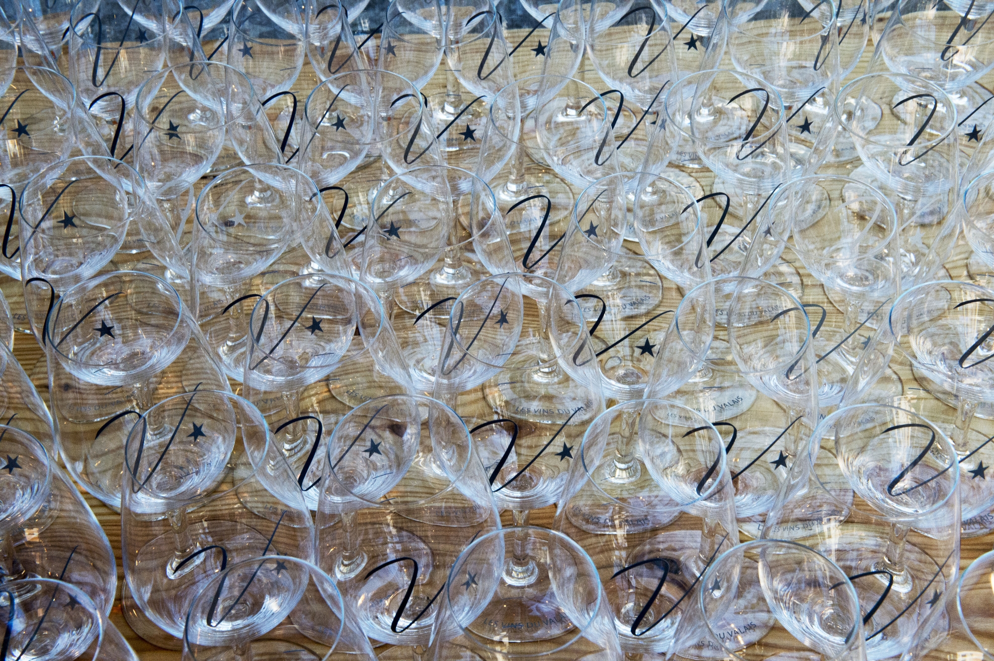 La meilleure façon d'aider les vignerons valaisans touchés par le gel est de boire valaisan, selon l'interprofession des vins du Valais.
