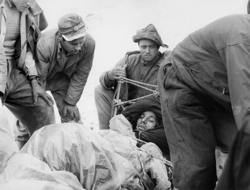 En 1957, c'est la première fois que le sauvetage d'un blessé dans la face nord de l'Eiger est couronné de succès.