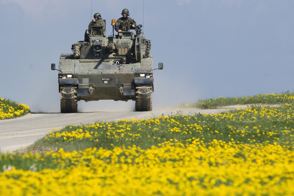 Deux chars de l'armée et une voiture sont entrés en collision jeudi matin dans un tunnel du canton de Schwytz (image d'illustration).