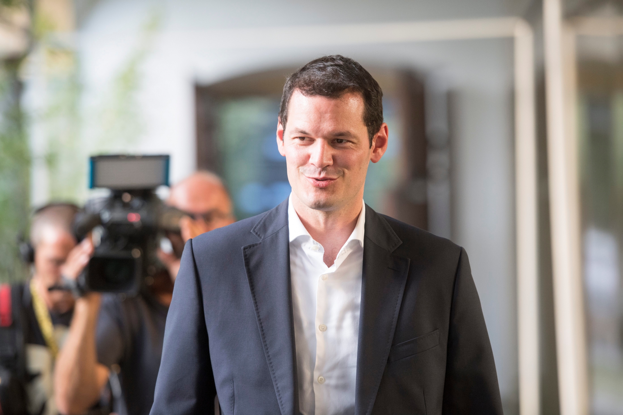 Der Genfer FDP-Staatsrat Pierre Maudet auf dem Weg zum "Diner politique" anlaesslich des Filmfestivals in Locarno am Freitag, 4. August 2017. (KEYSTONE/Urs Flueeler)  SCHWEIZ LOCARNO DINER POLITIQUE