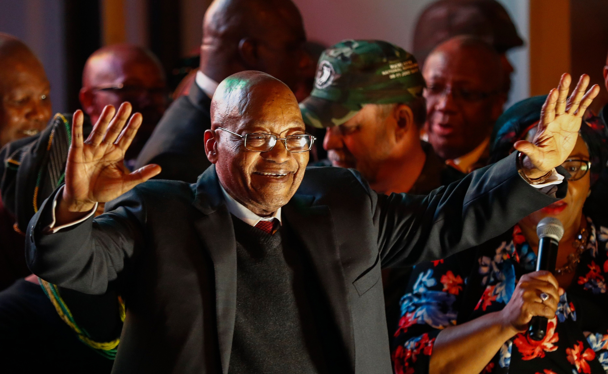 epa06132197 South African president Jacob Zuma celebrates winning a vote of no confidence as he speaks to a crowd of his supporters outside parliament in Cape Town, South Africa 08 August 2017. The motion of no confidence voted on in parliament went in favour of the president.  EPA/NIC BOTHMA SOUTH AFRICA MOTION OF NO CONFIDENCE