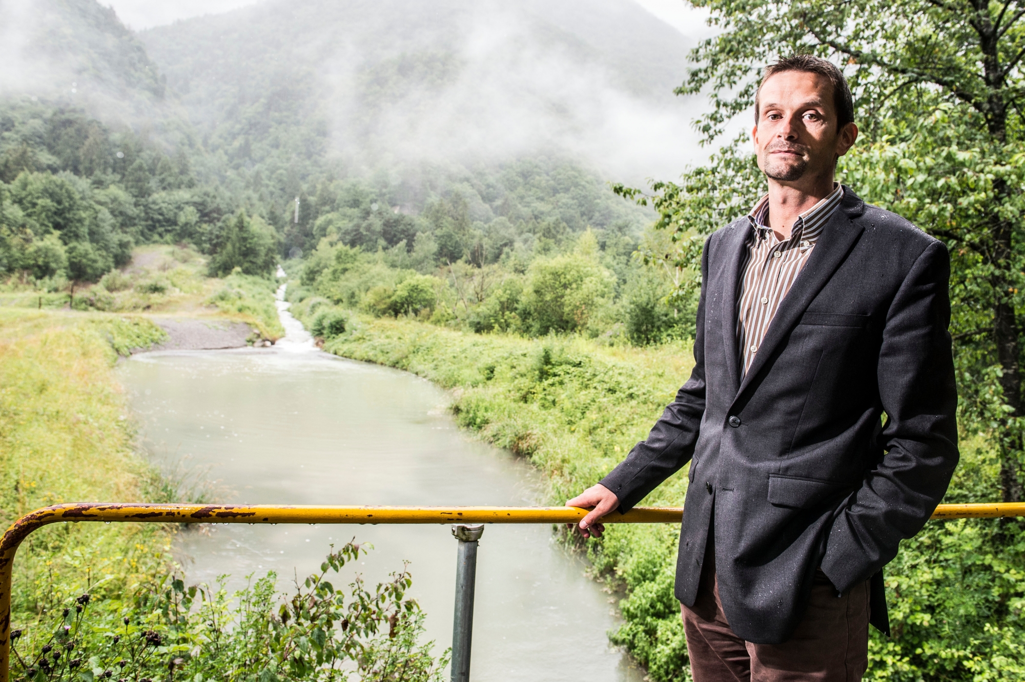 La commune veut turbiner les eaux du torrent de l'Avançon. Elle table sur une production annuelle d'électricité de près de 7 GWh par année.



Laurent Lattion, président de la commune de Vionnaz devant le lit du torrent dont la commune compte utiliser le flux, la cascade sur les hauteurs afin de produire de l'énergie.



Louis Dasselborne/Le Nouvelliste