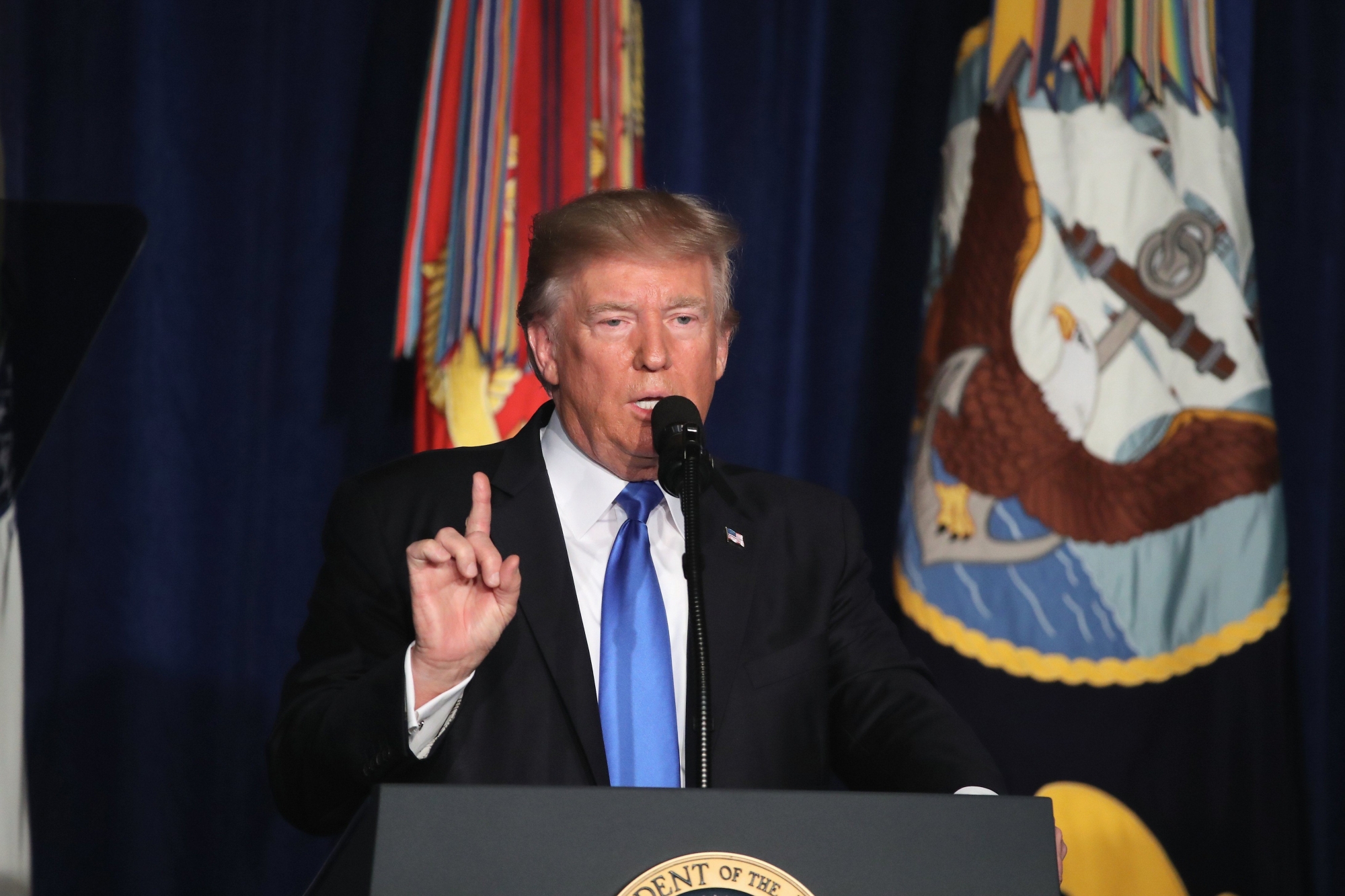 epa06155613 US President Donald J. Trump delivers remarks on Americaís military involvement in Afghanistan at the Fort Myer military base in Arlington, Virginia, USA, 21 August 2017. Trump was expected to announce a modest increase in troop levels in Afghanistan, the result of a growing concern by the Pentagon over setbacks on the battlefield for the Afghan military against Taliban and al-Qaeda forces.  EPA/MARK WILSON / POOL USA GOVERNMENT AFGHANISTAN ADDRESS