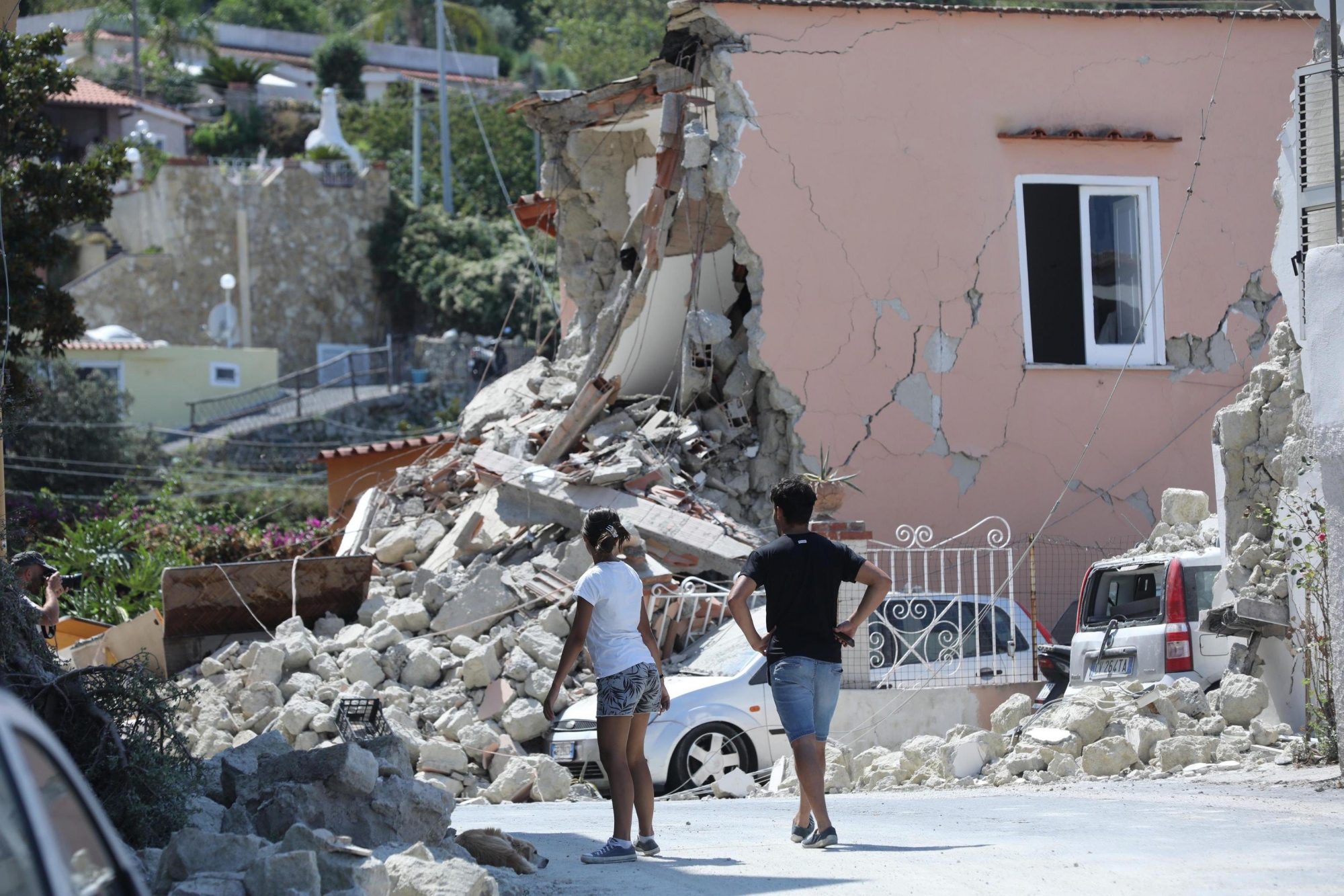 epa06156208 A view of damage caused by the earthquake in Ischia island, Italy, 22 August 2017. A 4.0 magnitude earthquake hit Ischia Island on 21 August, killing two people and injuring at least 39.  EPA/STRINGER ITALY EARTHQUAKE