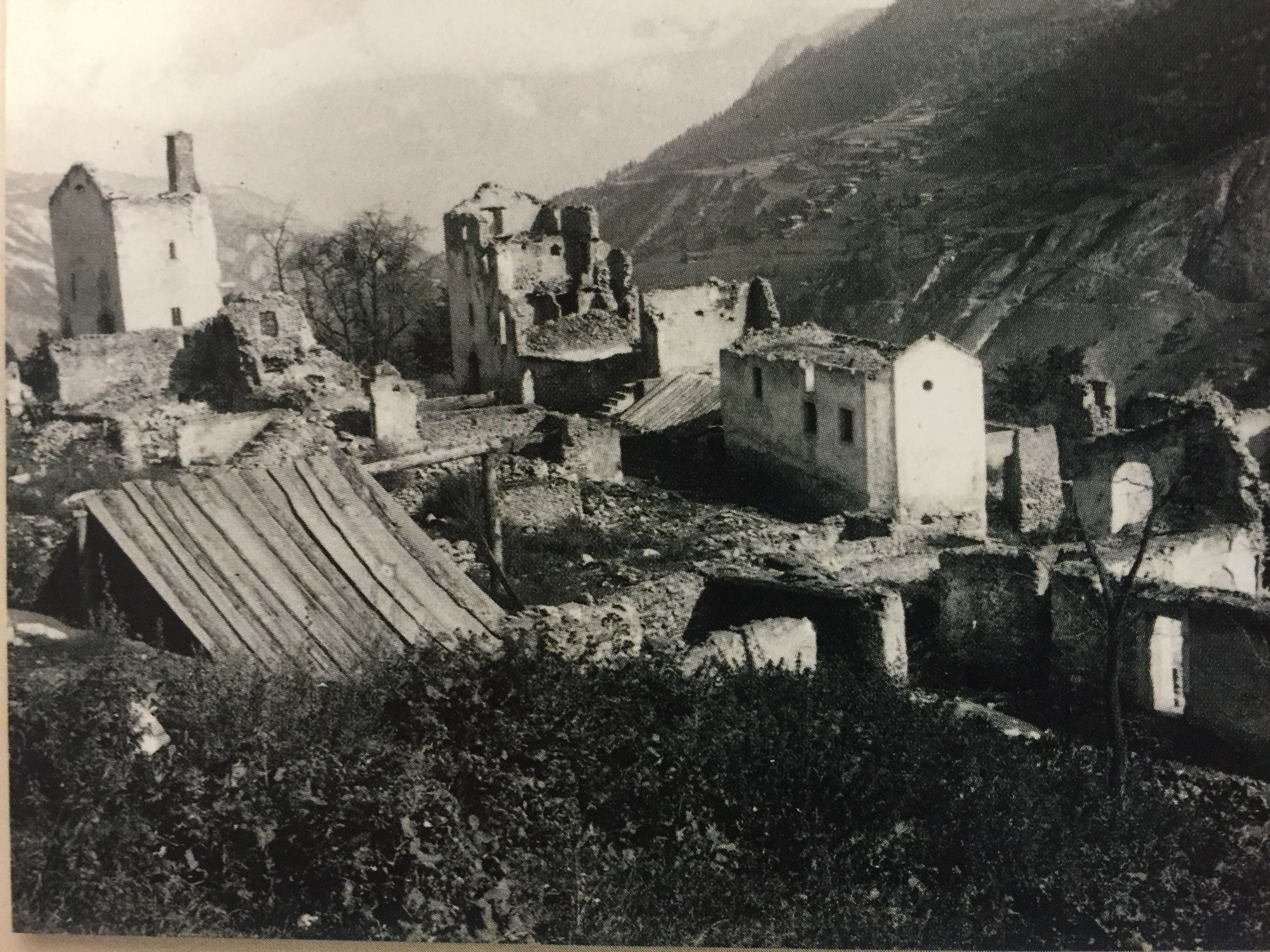 Tout le village d'Euseigne se mobilise pour célébrer les cent de l'incendie qui a ravager le village en 1917. 