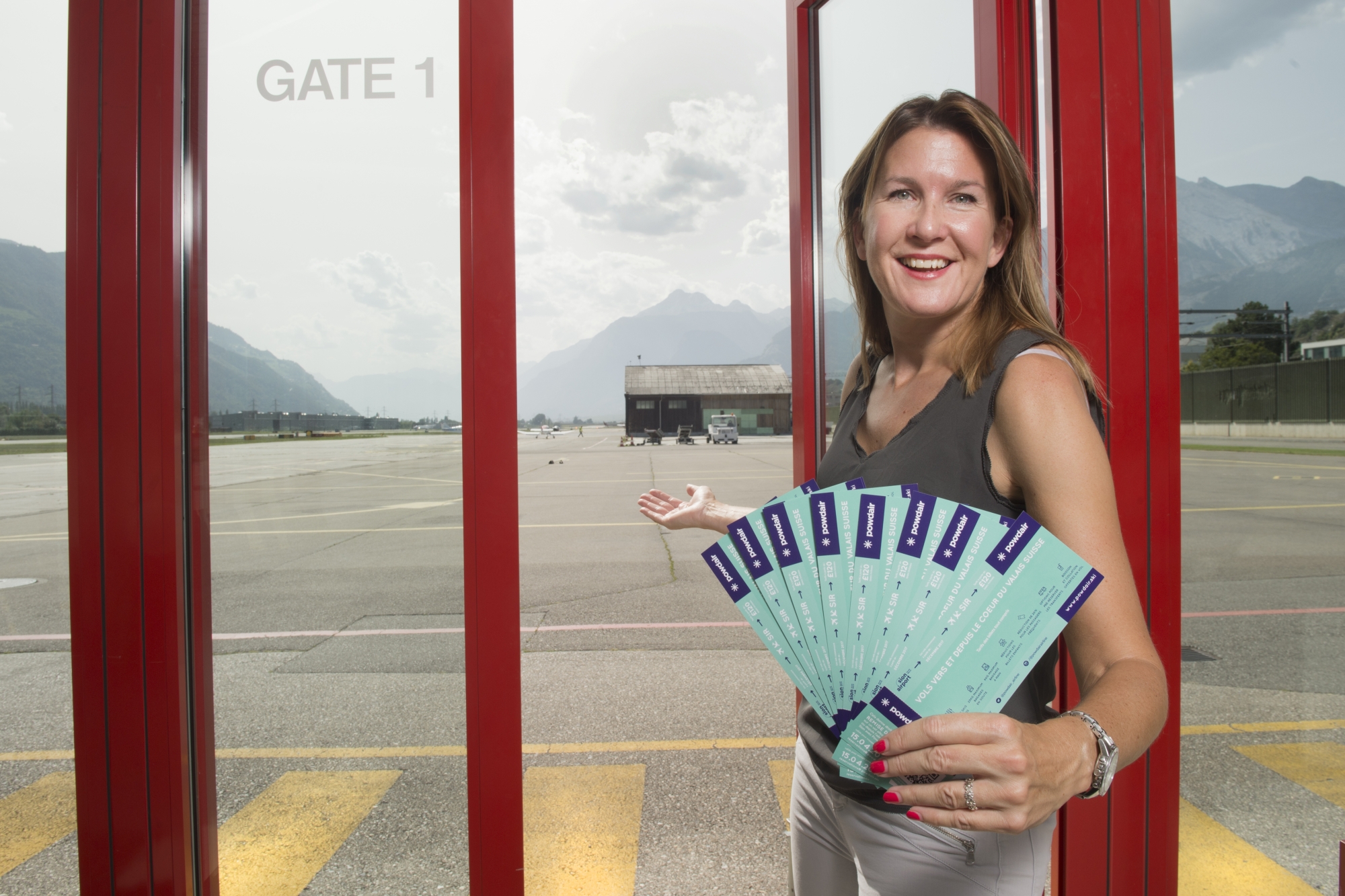 Zoe Ombler, directrice commerciale de Powdair, annonce plusieurs nouveaux vols au départ de la capitale.