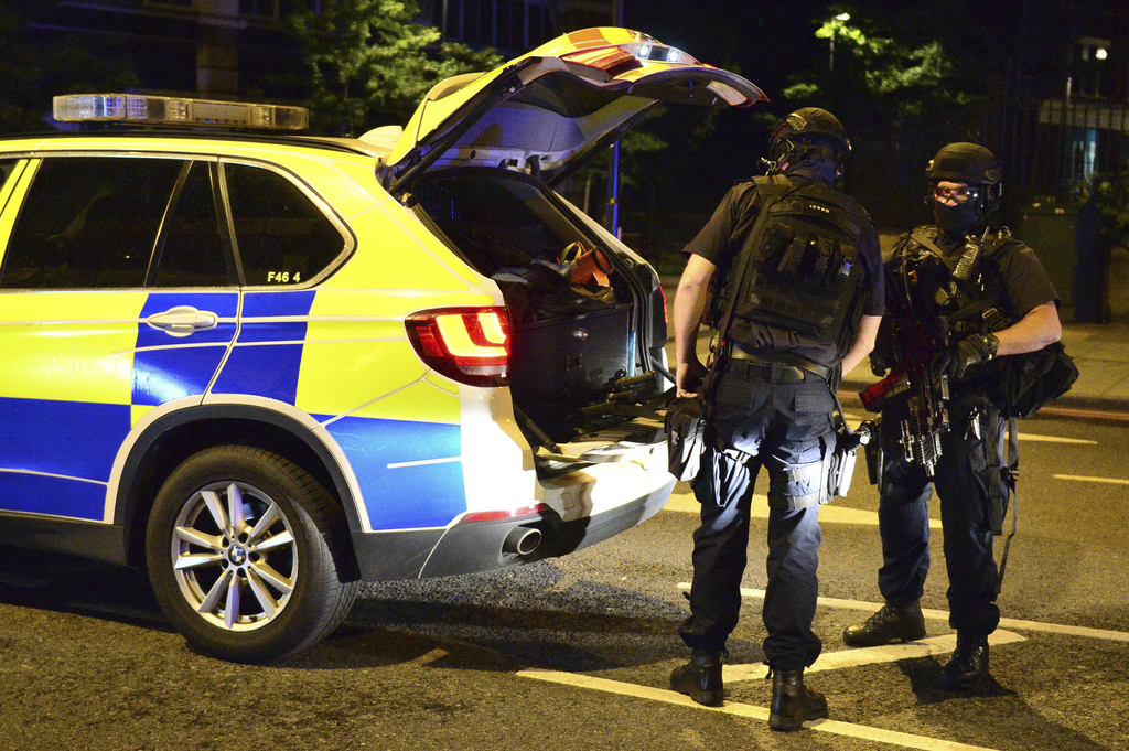 Relayant les appels des forces britanniques de sécurité, le maire de Londres a ajouté que la police avait besoin de davantage de ressources financières et d'effectifs pour faire face aux menaces.