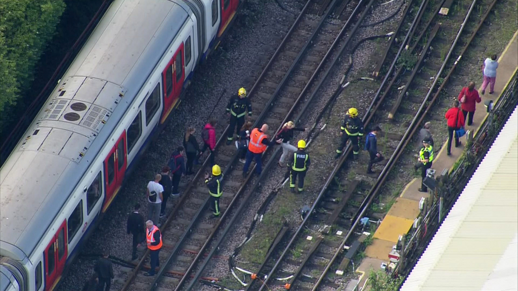 L'explosion d'un engin explosif artisanal a fait 29 blessés, vendredi, dans le métro londonien.