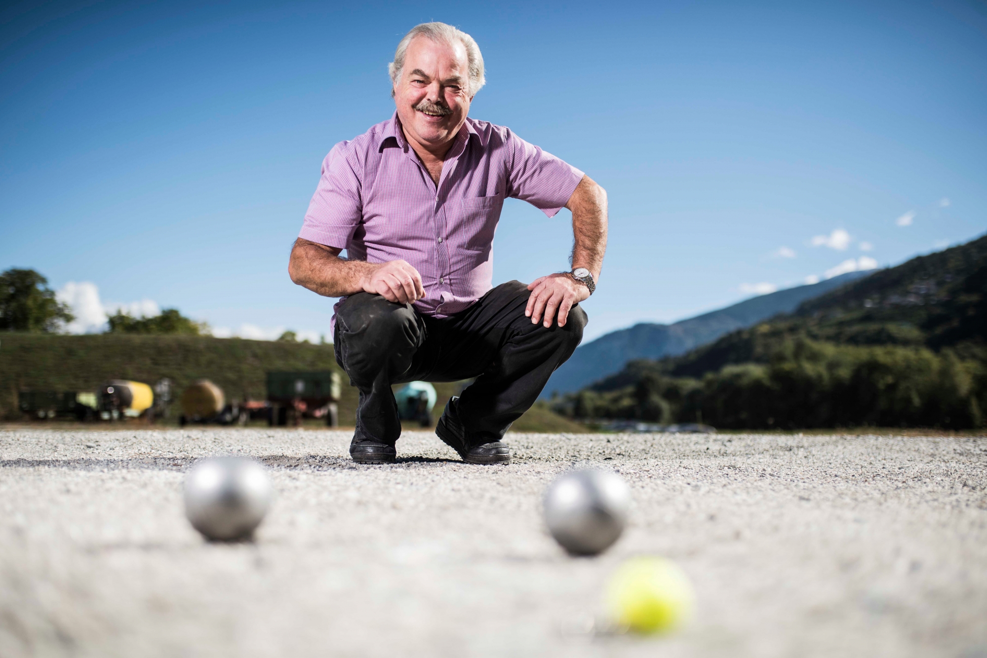 Portrait de Alberto Tassoni, membre de plusieurs organisations sportives Valaisanne et organisateur du Grand prix du Valais , une compétition de pétanque.