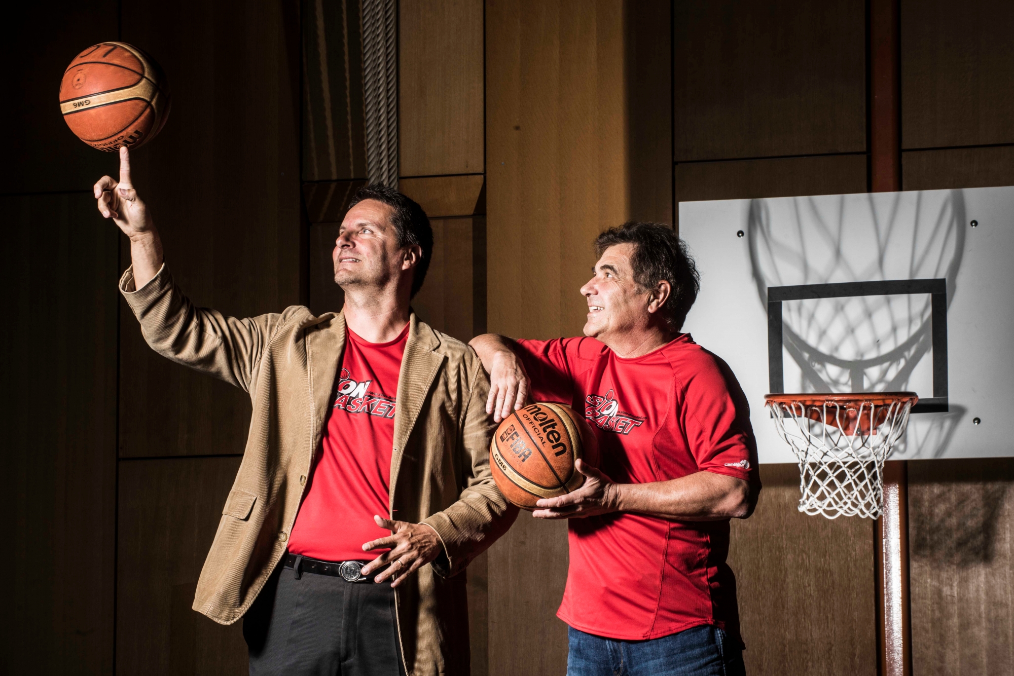 Portrait d'Alain Zumstein directeur technique de Sion basket (gauche) et  Etienne Mudry entraineur des u11 de Sion.