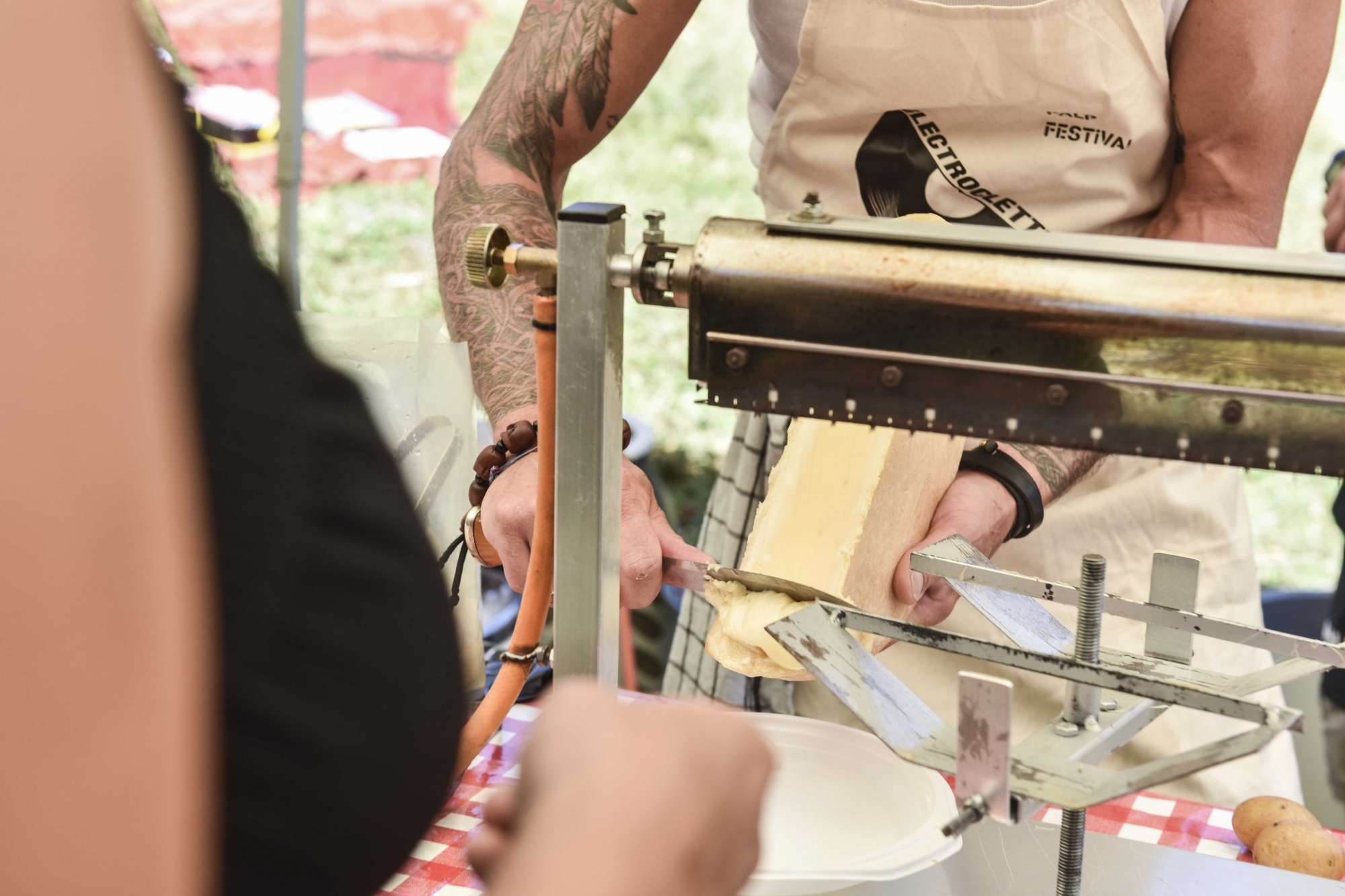 Le succès du Palp Festival, qui mêle modernité et tradition dans le cadre notamment de ses événements "Electroclette" et "Rocklette", illustre bien le dynamisme de la culture valaisanne.