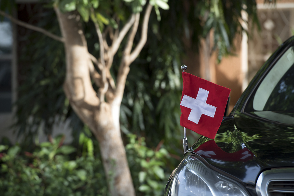 La Suisse a convenu d'assumer pour les deux pays un mandat de puissance protectrice, selon sa tradition de bons offices.