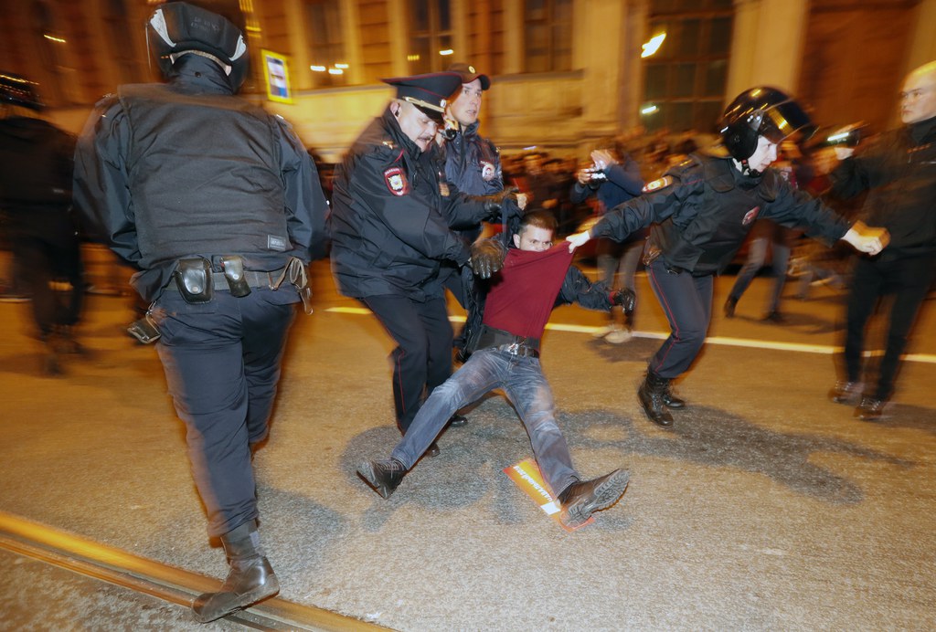 À Saint-Pétersbourg, la ville du président russe, où environ 1500 personnes ont manifesté, au moins 66 personnes ont été arrêtées.