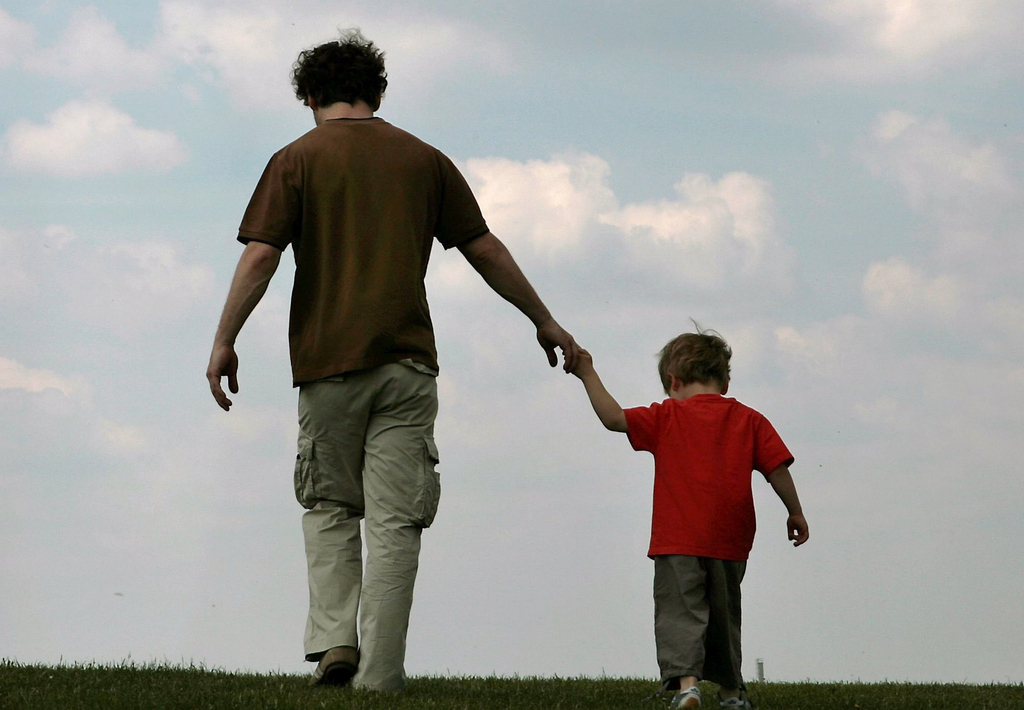 Dans les pays européens, la fécondité masculine se situe en moyenne entre un et deux enfants. 