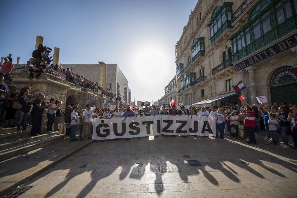 Les organisateurs ont donné pour consigne de venir sans aucun signe d'appartenance politique.