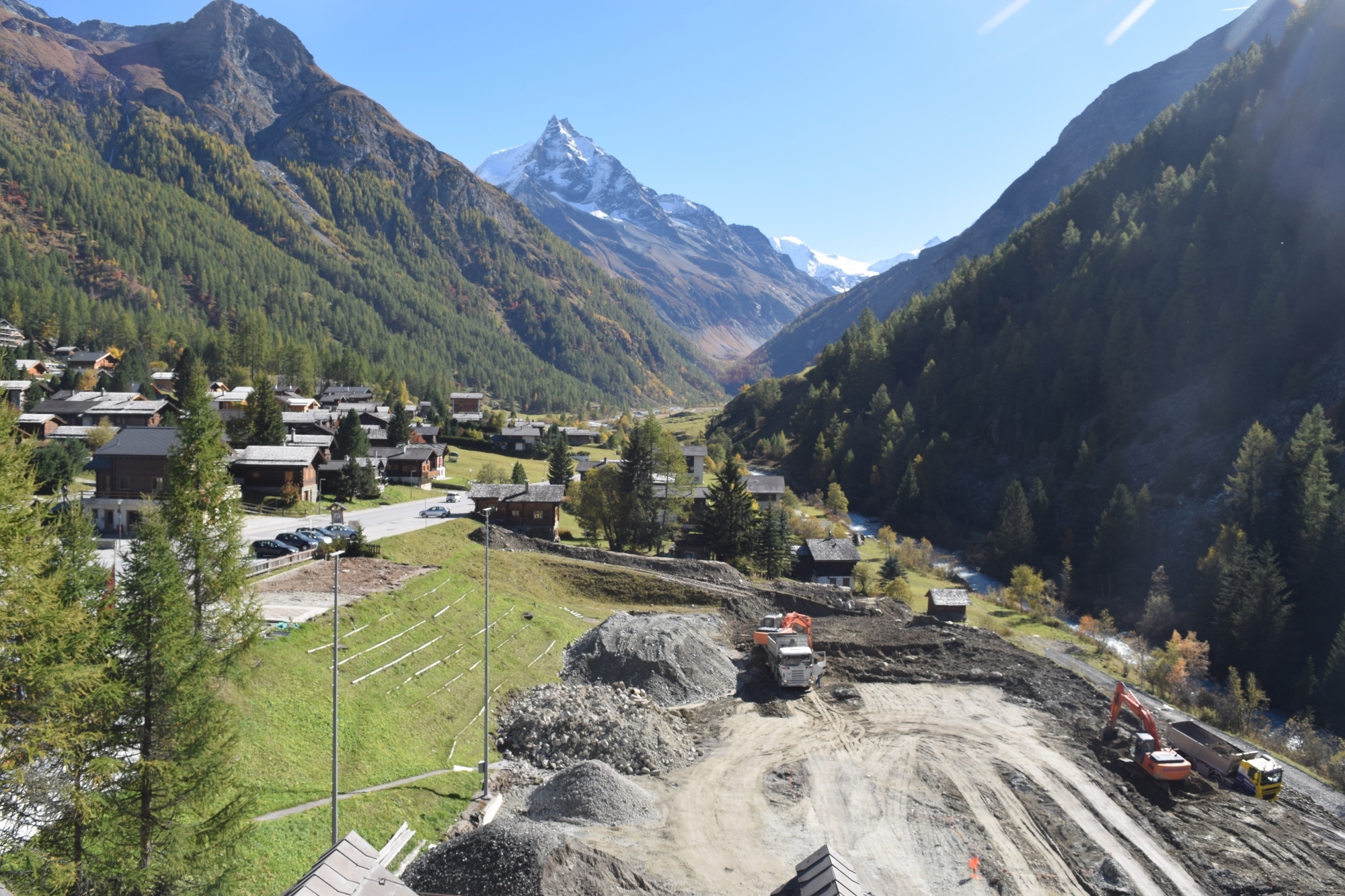 La deuxième phase des travaux de construction de la résidence touristique de Zinal a débuté. 