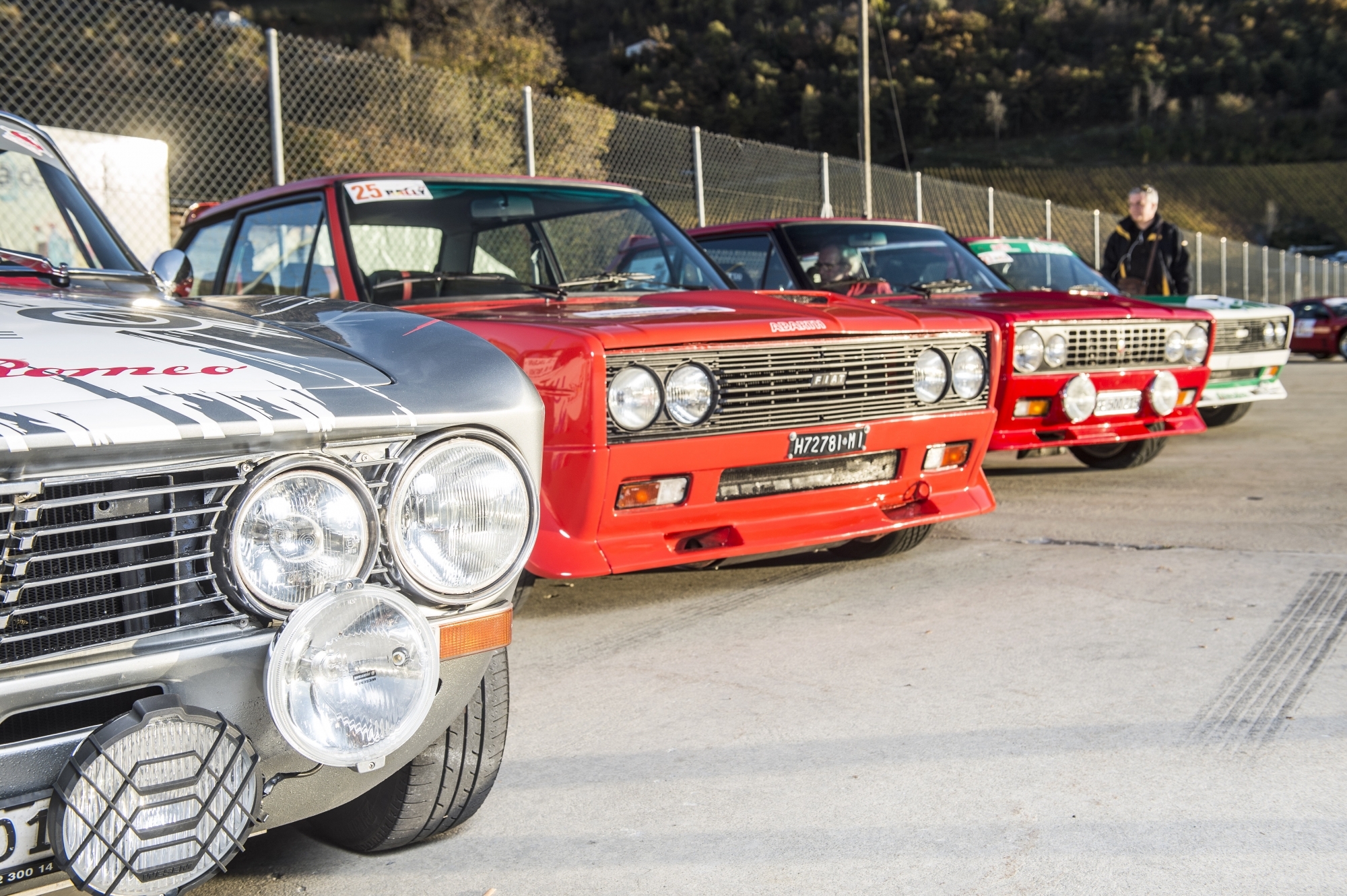 129 voitures qui ont marqué l'histoire de l'automobilisme sont exposées ce vendredi tout la journée aux casernes de Sion en marge du rallye international du Valais. 
