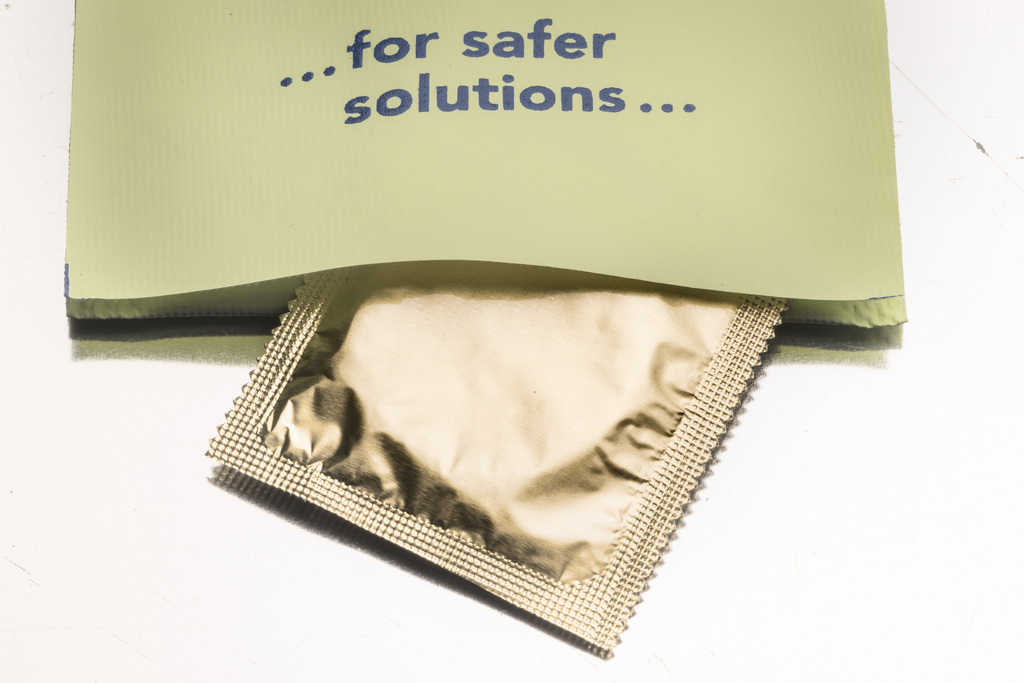 Le préservatif reste un moyen efficace pour se préserver des diverses infections sexuellement transmissibles.