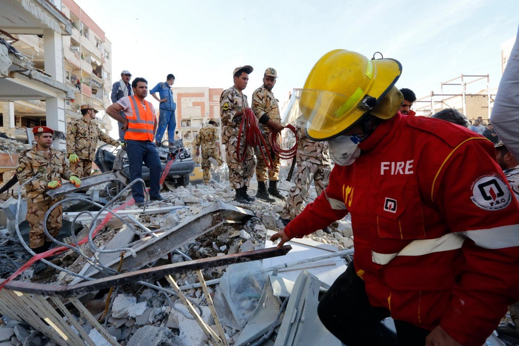 L'épicentre du tremblement de terre a été localisé tout près de la frontière irakienne, à une cinquantaine de kilomètres au nord de Sar-e Pol-e Zahab, la ville la plus touchée par le sinistre, avec 280 morts.