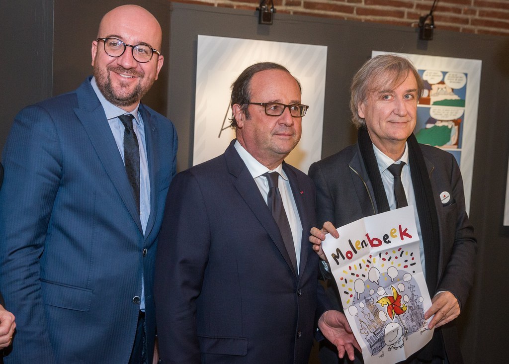 Le Premier ministre belge Charles Michel, Francois Hollande et le caricaturiste Plantu ont inauguré lundi l'exposition "Traits d'union", qui restera ouverte jusqu'au 30 novembre.