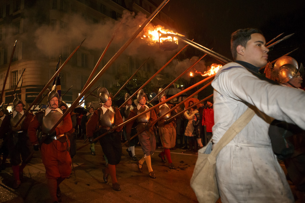 Ce cortège nocturne dure plus de trois heures. Il est le point d'orgue du week-end commémorant la victoire de la cité protestante sur l'armée savoyarde