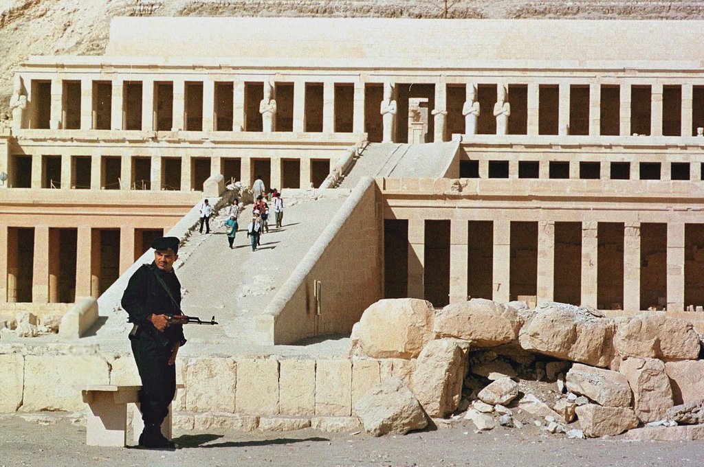 Les touristes se sont retrouvés piégés par les terroristes au sein du temple d'Hatchepsout sur le site archéologique de Louxor.
