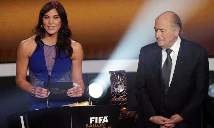 Hope Solo accuse Sepp Blatter de lui avoir touché les fesses.