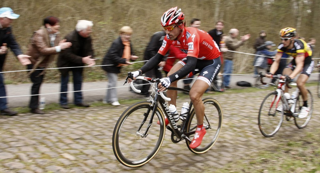 Fabian Cancellara a été accusé à plusieurs reprises d'avoir utilisé un moteur pour remporter certaines victoires dont le Tour des Flandres et Paris-Roubaix en 2010 (photo).