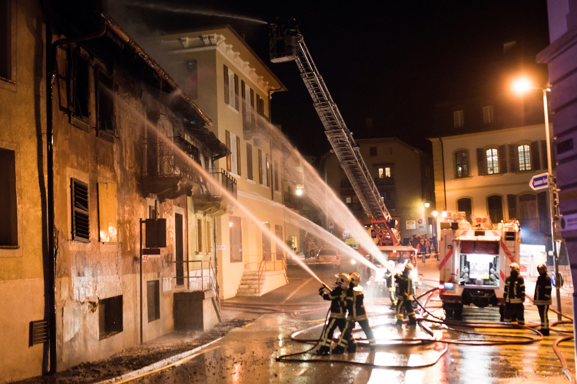Sierre le, 21 nov.2017 : Incendie à la rue du bourg à Sion. ©Sacha Bittel/Photographe RP-CH