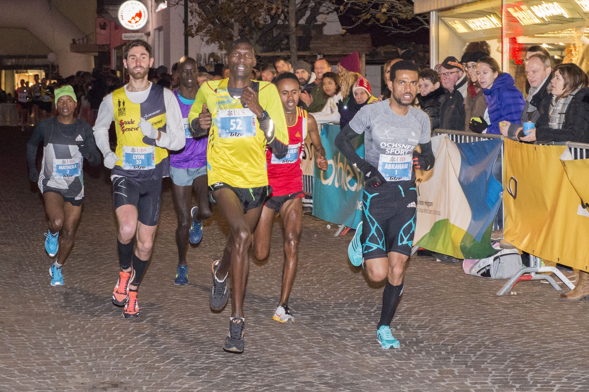 Sion, le 10 décembre 2016



48e Course de Noël Titzé.

Course élite Hommes. Abraham Tadesse (1) suivie par Patrick Ereng (52), Julien Lyon (33) et Daba Ejersa Temesgen (15) 



Sacha Bittel/Le Nouvelliste