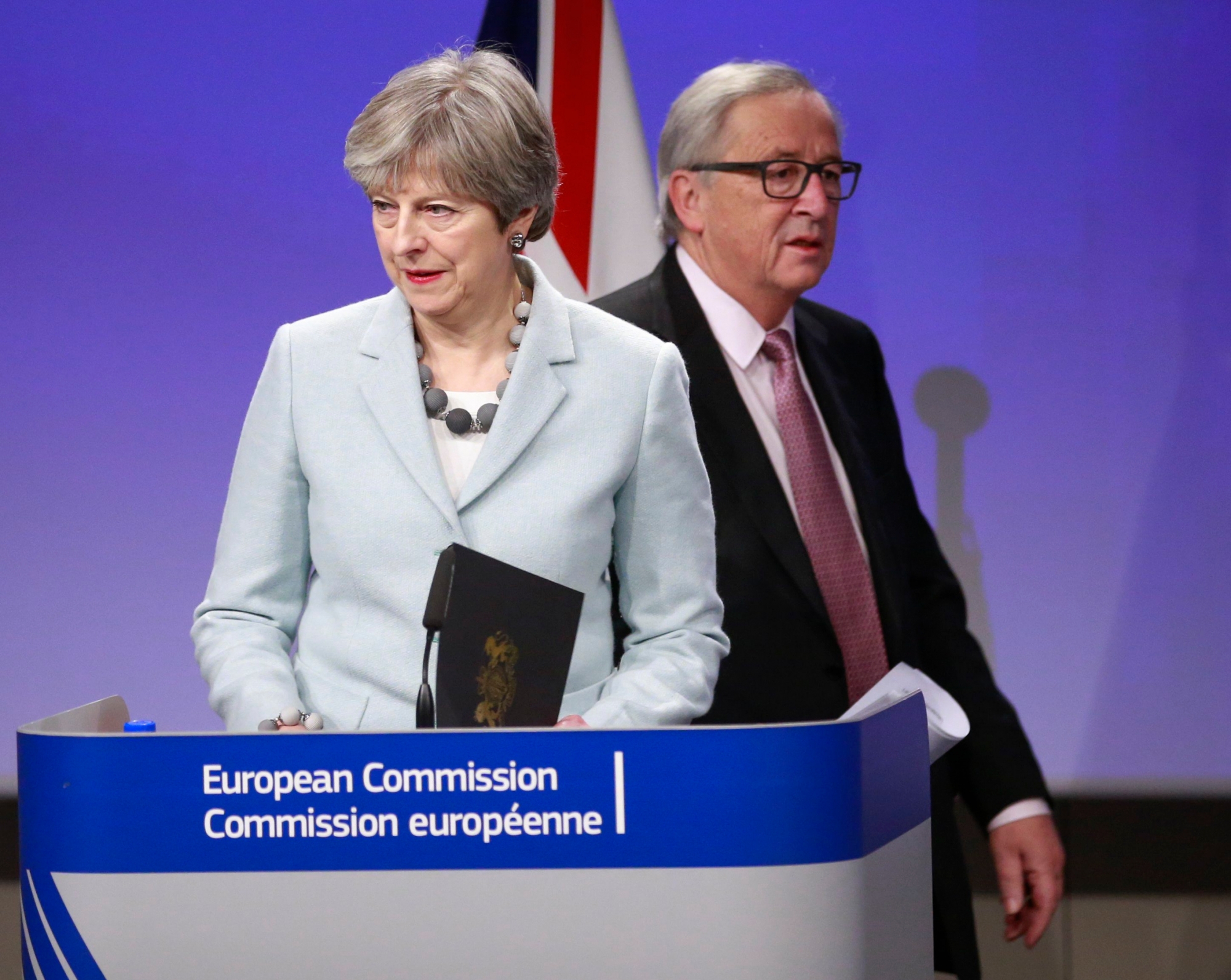 epa06375780 British Prime Minister Theresa May attends a press conference with EU Commission President Jean-Claude Juncker (R) prior to a meeting on Brexit Negotiations in Brussels, Belgium, 08 December 2017. Reports state that Theresa May is in Brussels after talks on the issue of the Irish border where she will meet with European Commission President Jean-Claude Juncker and EU negotiator Michel Barnier.  EPA/OLIVIER HOSLET BELGIUM EU BREXIT THERESA MAY IN BRUSSELS