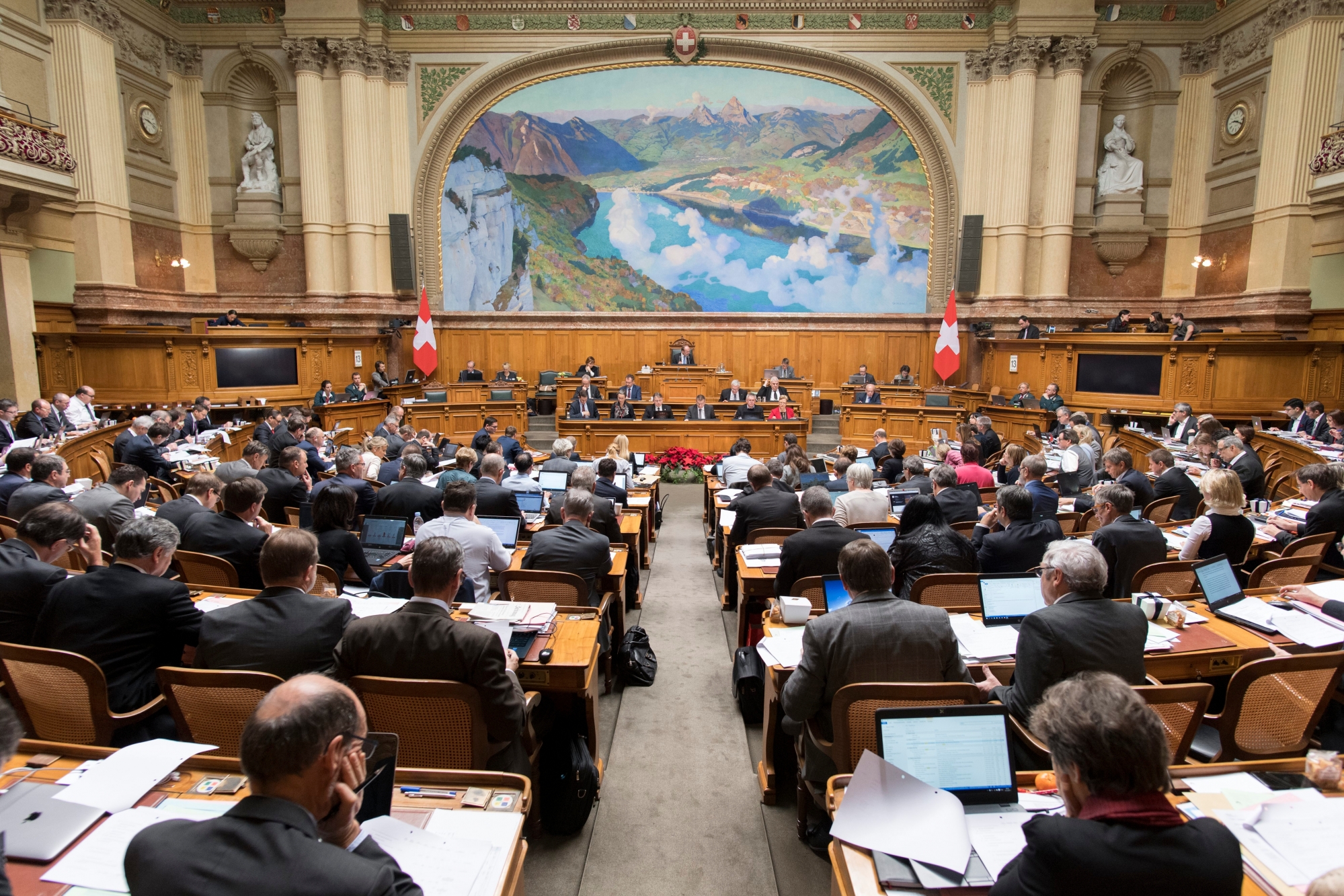 Nationalraete debattieren an der Wintersession der Eidgenoessischen Raete, am Mittwoch, 13. Dezember 2017 im Nationalrat in Bern. (KEYSTONE/Anthony Anex) SCHWEIZ WINTERSESSION