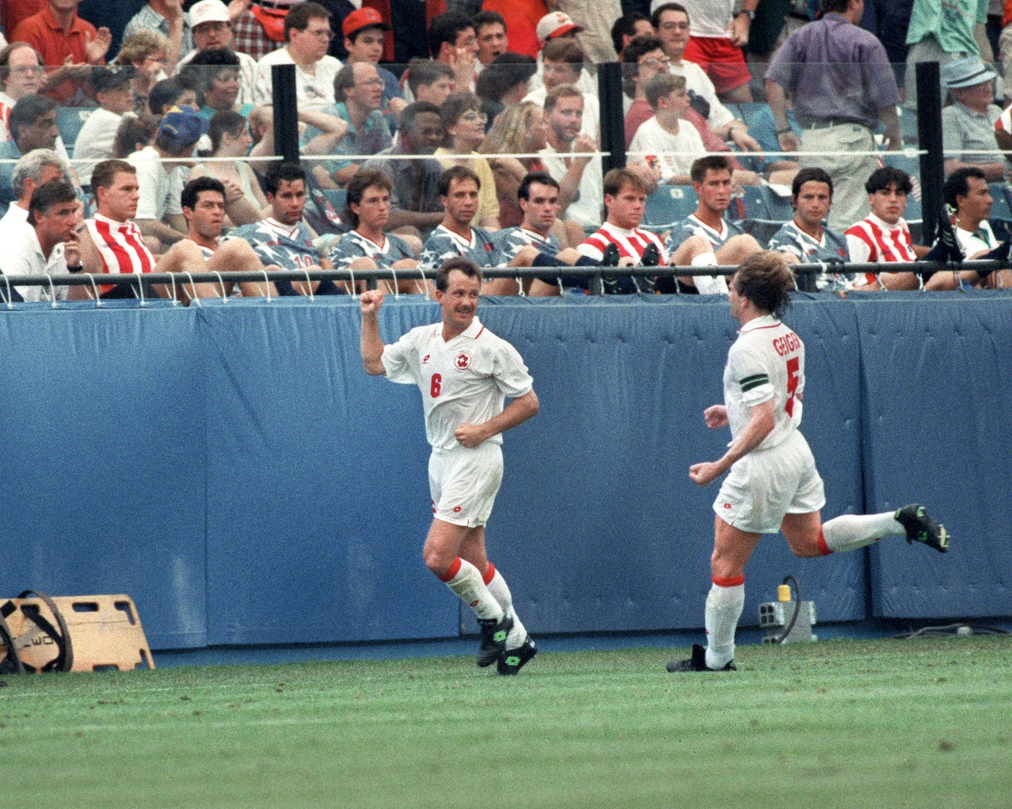 Alain Geiger et Georges Bregy, ici lors de la Coupe du monde 1994, font partie des onze Valaisans à avoir disputé un Mondial. 