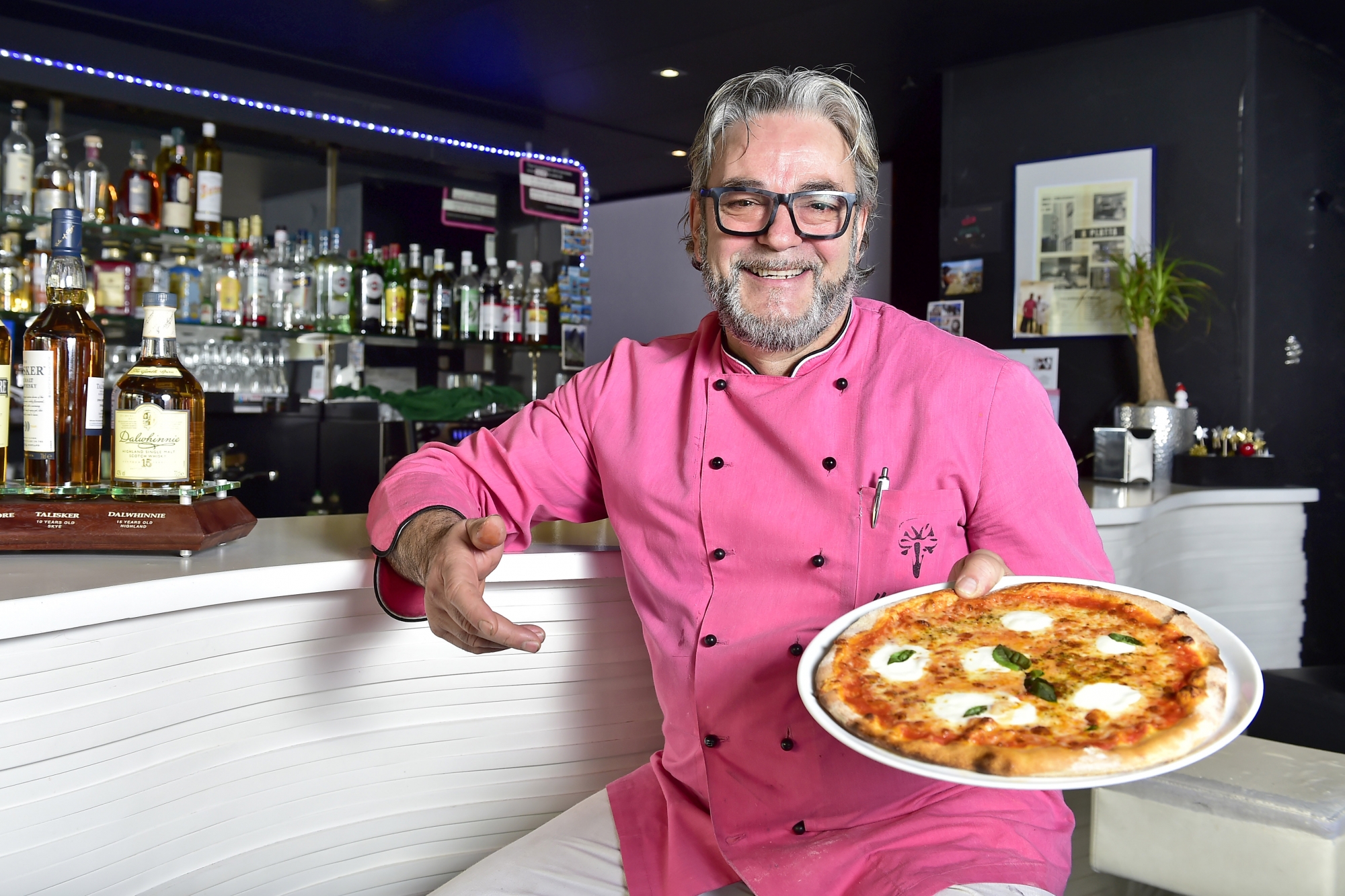 Antonio Carbone offre aux personnes SDF une pizza tous les jours.