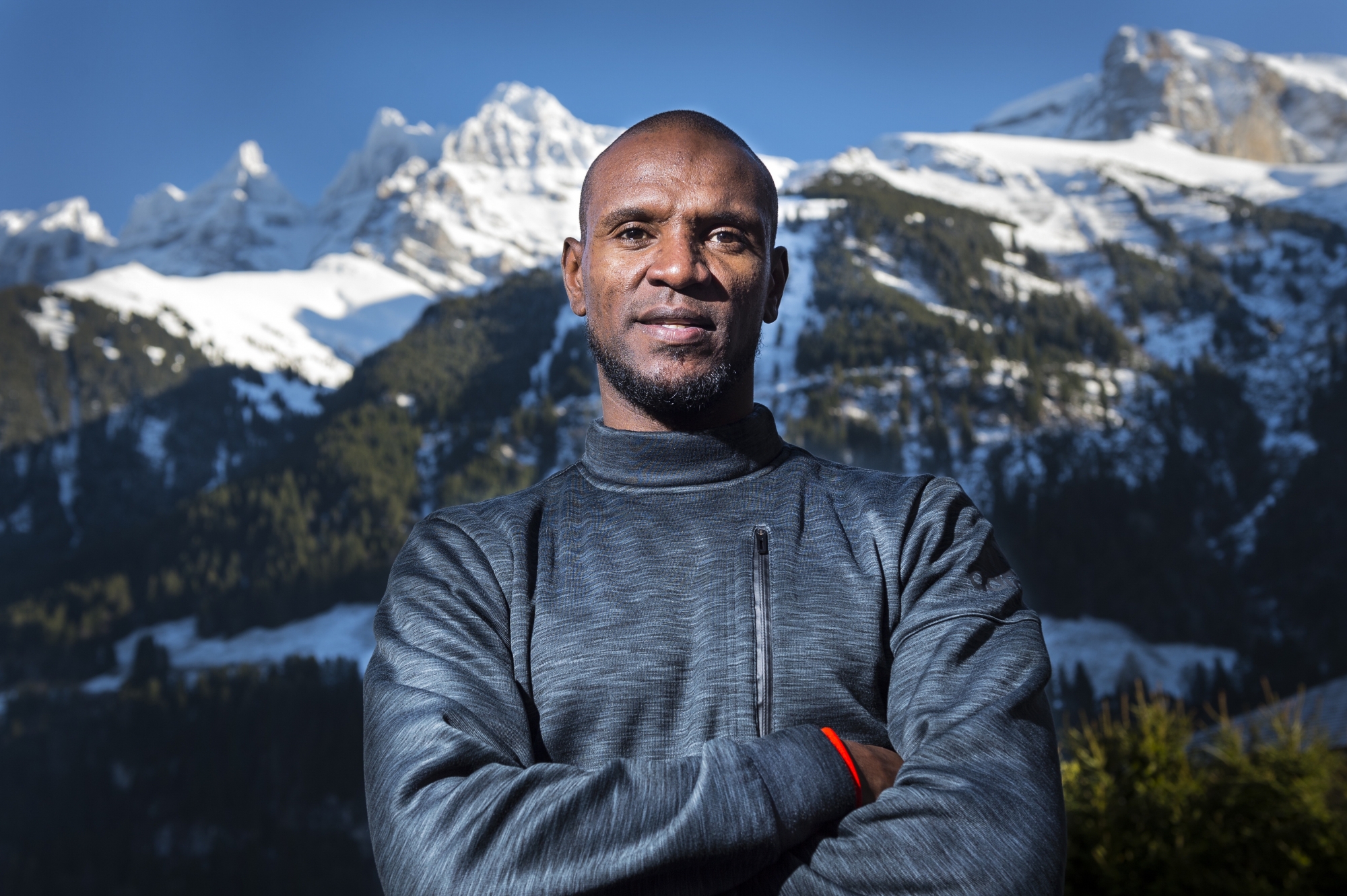 L'ancien footballeur international français Eric Abidal prend la pause le jour du match des legendes au Karembeu indoor trophy ce samedi 13 janvier 2018 au Palladium de Champery. (LE NOUVELLISTE/Gabriel Monnet) KAREMBEU INDOOR TROPHY