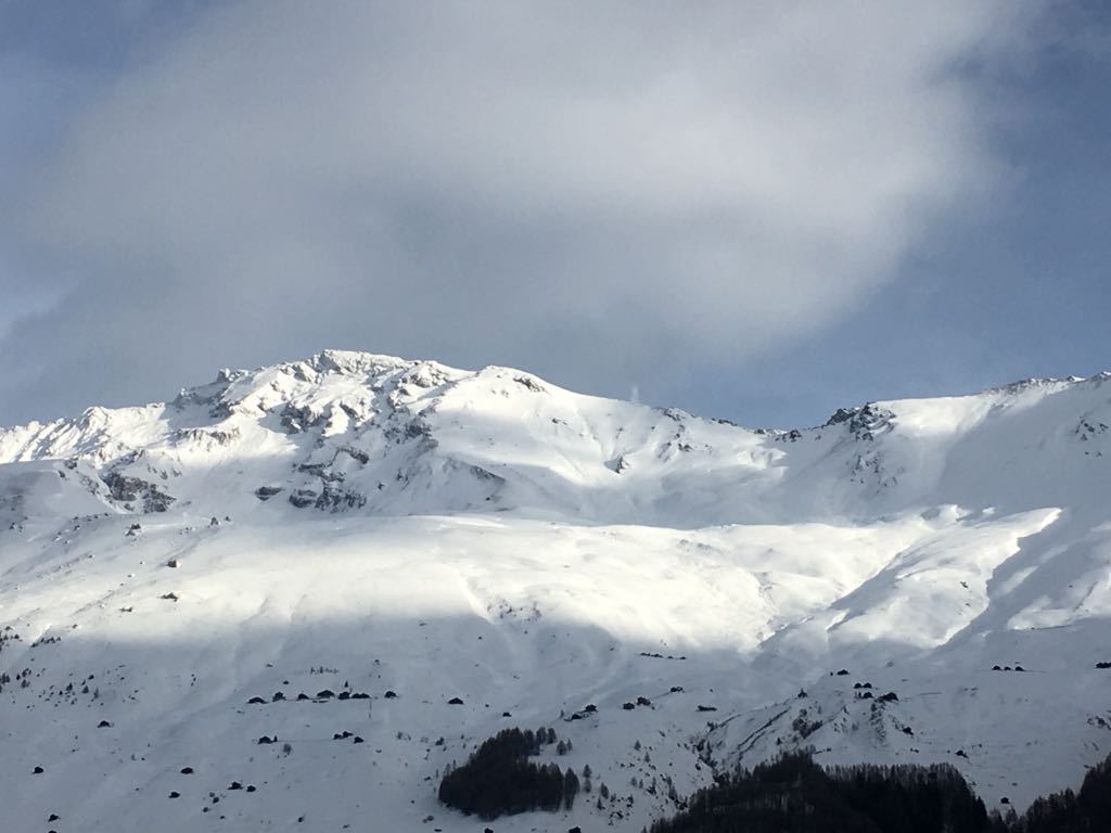 Un dernier survol de la commune en hélicoptère permet à l'Etat-major d'annoncer le retour à la normale.