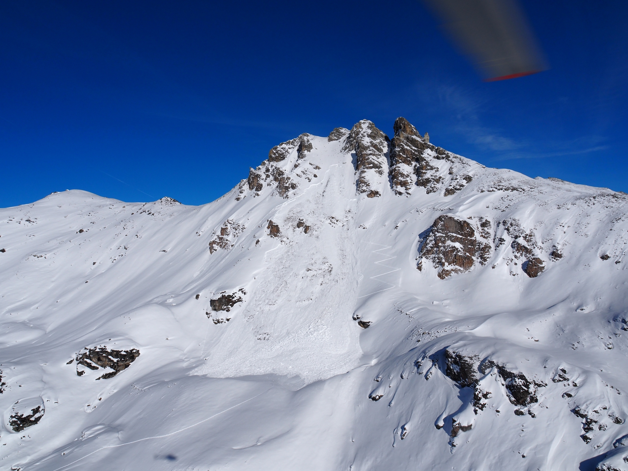 Trois personnes ont été ensevelies par une avalanche à Saint-Luc.