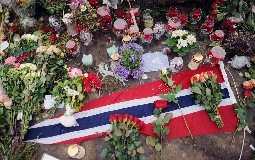 Déguisé en policier et armé d'un fusil semi-automatique Ruger Mini-14 et d'un pistolet Glock, Anders Behring Breivik avait fauché 69 personnes, des adolescents pour la plupart, en ouvrant le feu pendant près d'une heure et quart contre un camp d'été de la Jeunesse travailliste, le 22 juillet 2011.