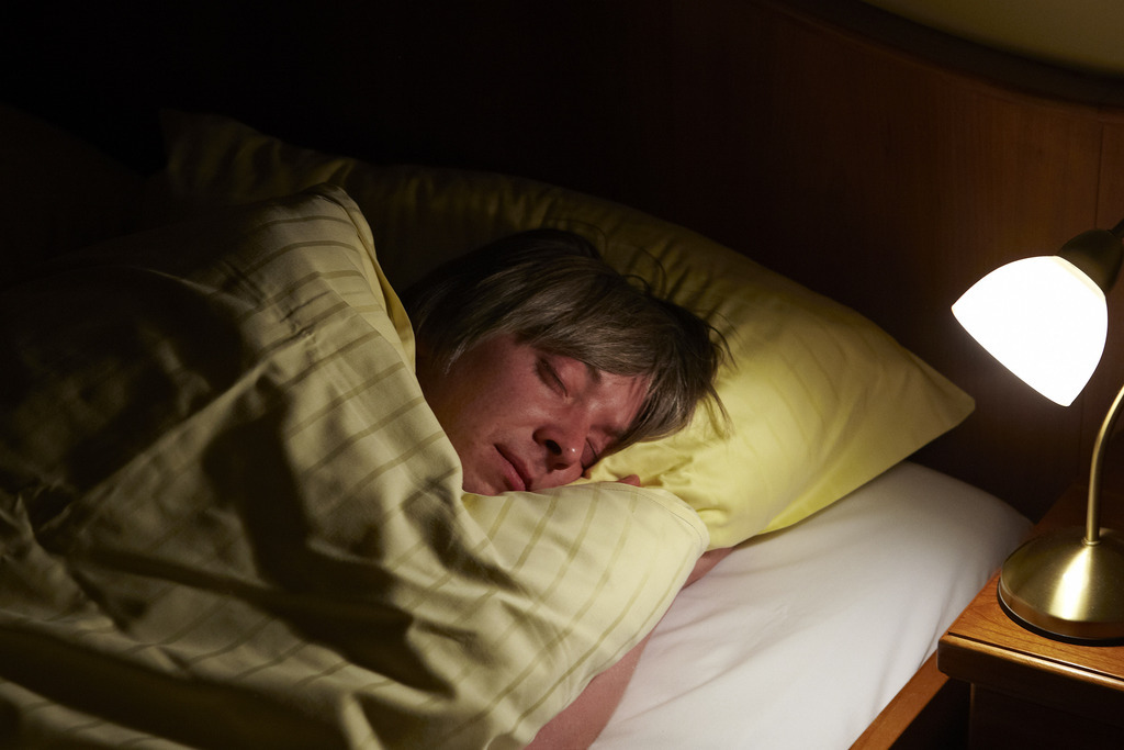 Les insomniaques essaient de trouver des stratégies pour retrouver le sommeil souvent, sans succès.