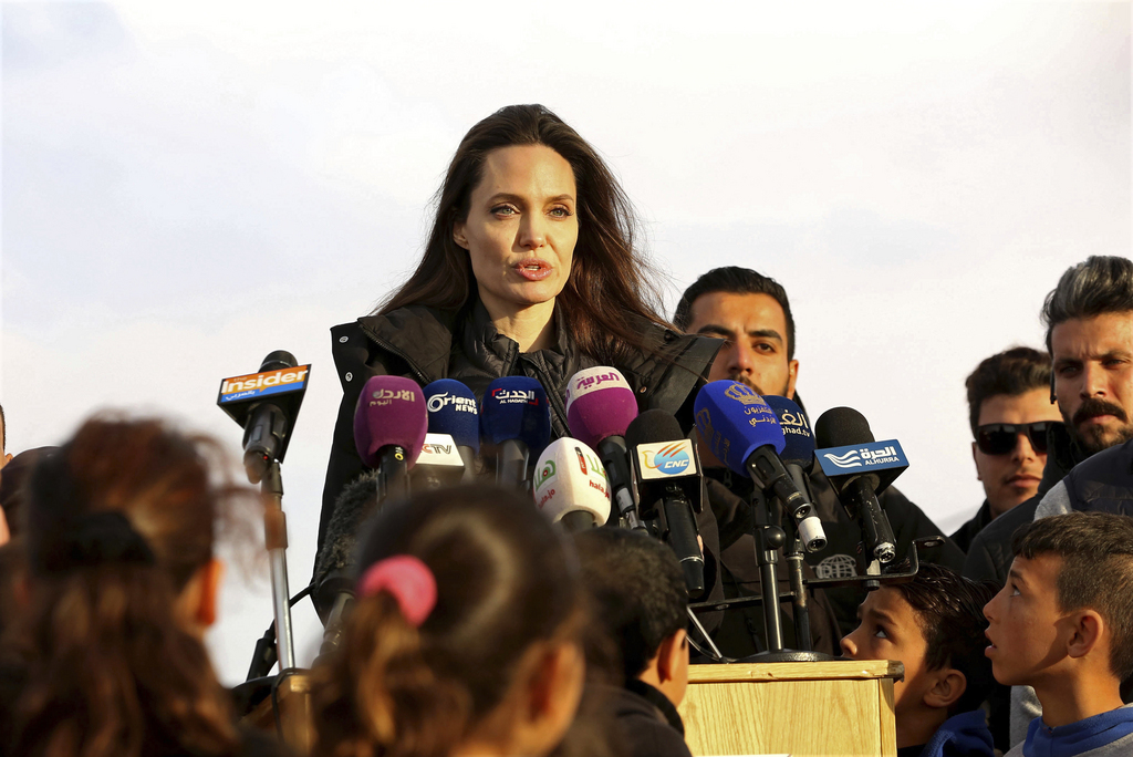 "Nous exhortons les membres du Conseil de sécurité à agir pour régler le conflit et à construire la paix en Syrie", a affirmé Angelina Jolie.
